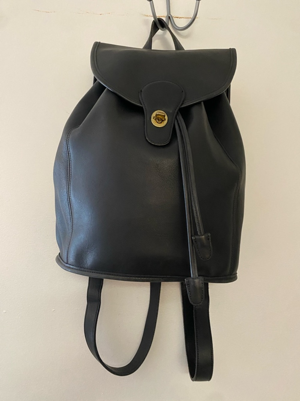 Rare vintage Coach 9943 Leather Backpack USA Made Turn lock Drawstring classic